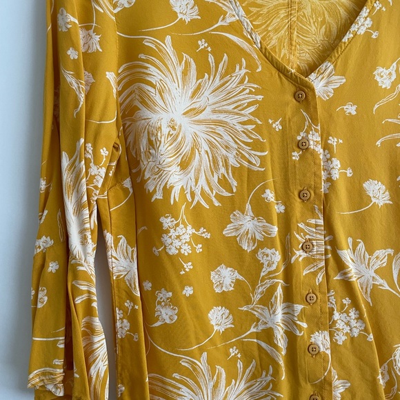 Obey floral button up top - Picture 3 of 8